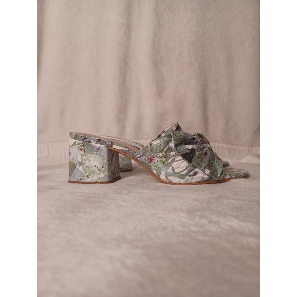 VINCE CAMUTO Sandals - Picture 4 of 7